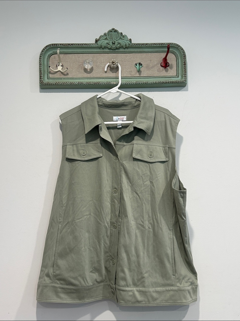 D&Co plus size 2X sleeveless button front women vest top pastel sage green